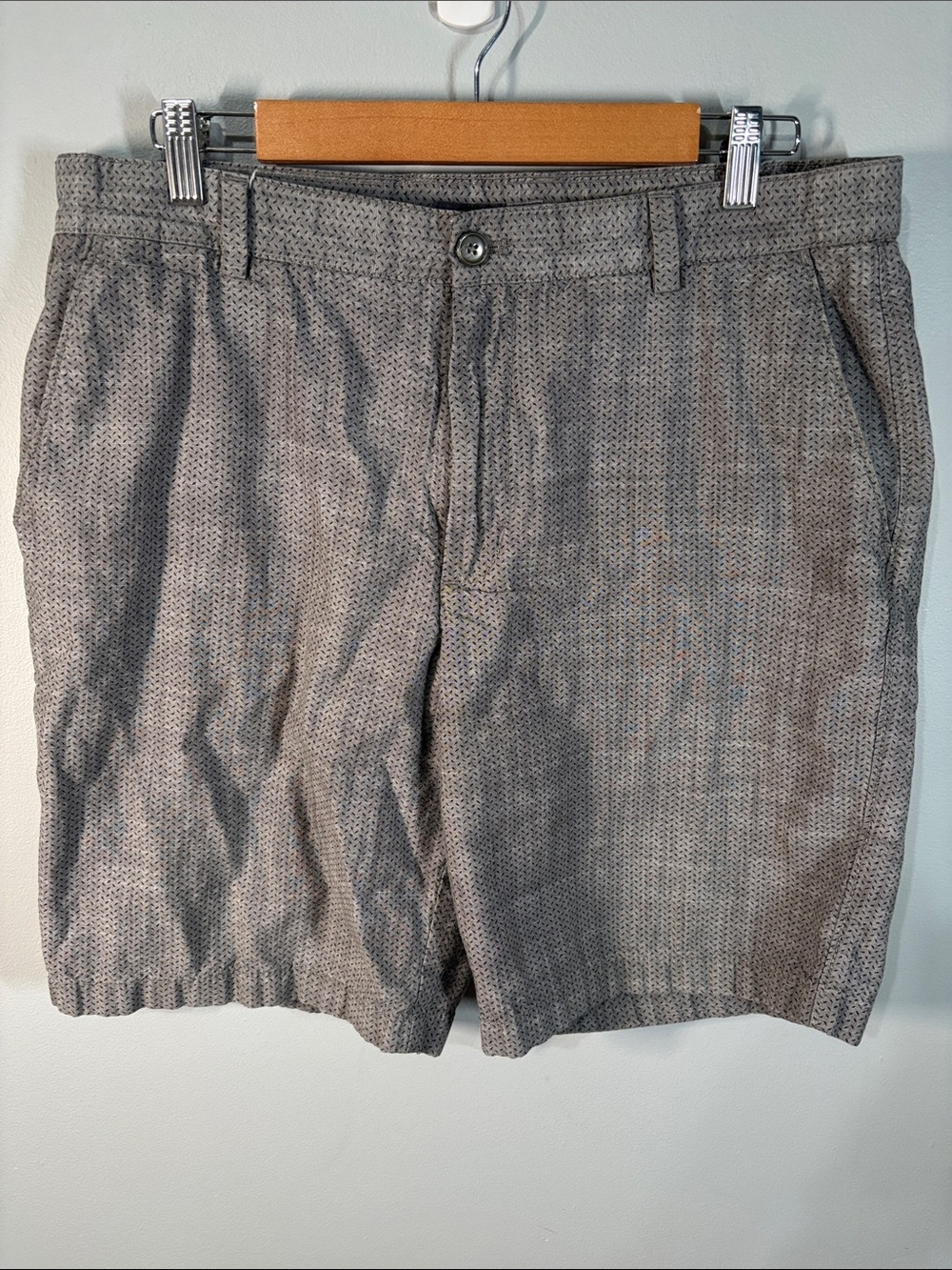 Van Heusen Shorts Men's Size 36 Grey Black Pattern Flat Front Shorts